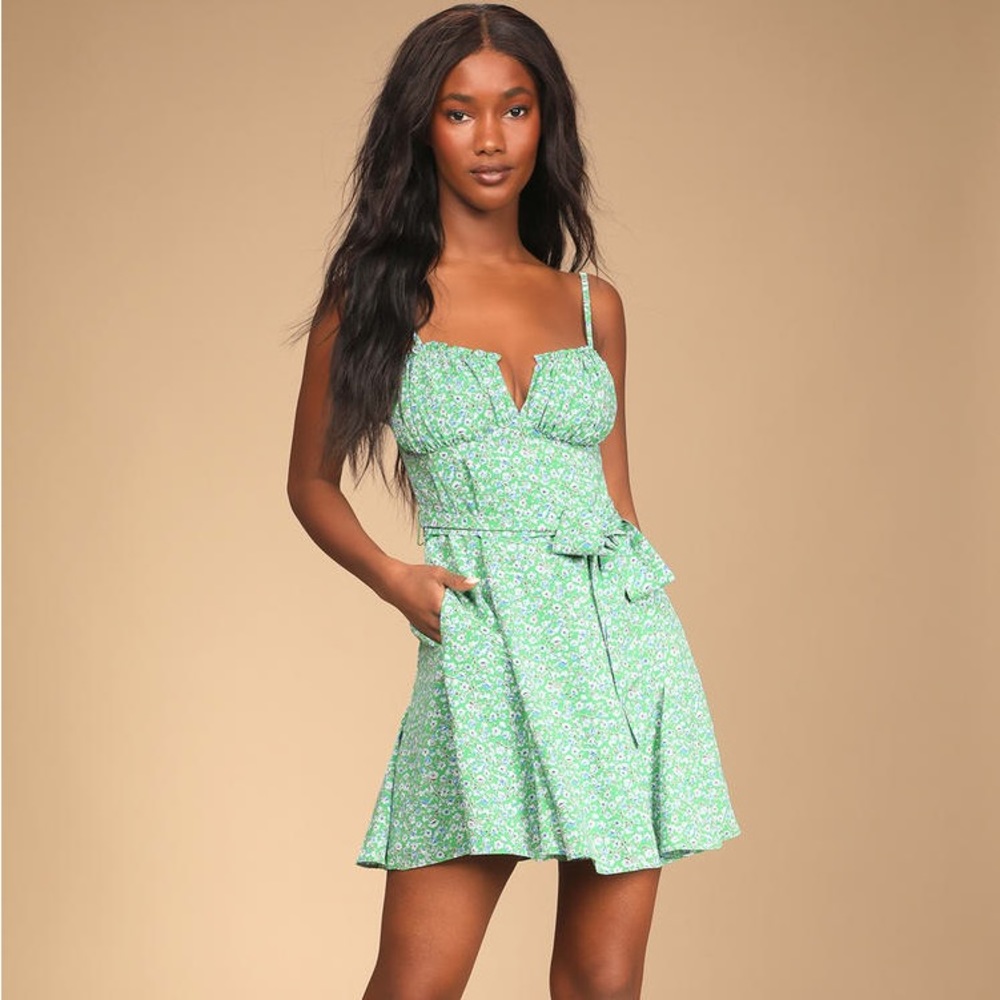 LuLu’s NWT Sunshine Dreamer Green Floral Print Mini Dress With Pockets Medium